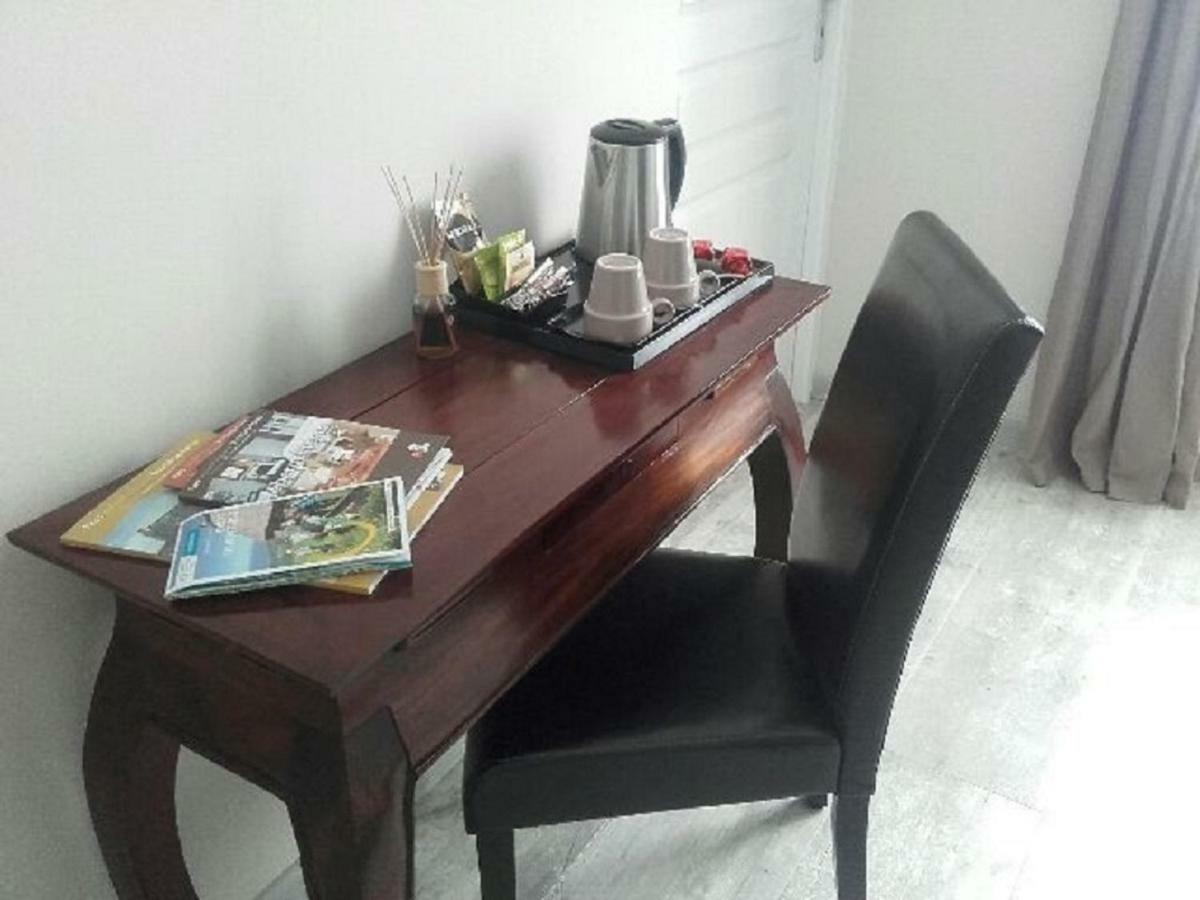Aux Genets De Josephine Apartment Fournols Ngoại thất bức ảnh